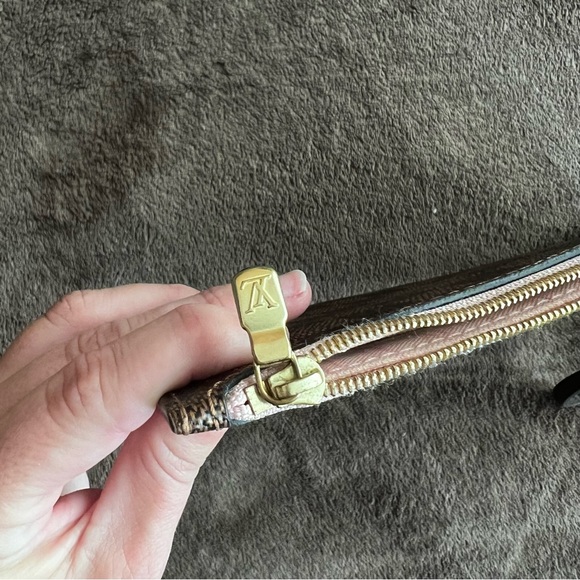 LOUIS VUITTON DAMIER EVENE NEVERFULL CLUTCH WRISTLET - Picture 3 of 16